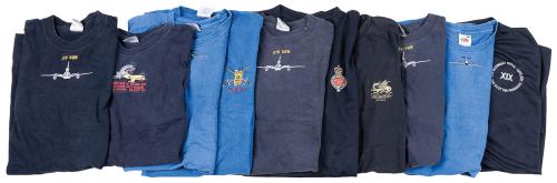 Artikelbild des Artikels “Brit. T-Shirt, blau mit Bruststick, gebr. “