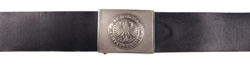 Artikelbild des Artikels “BW Lederkoppel, gebr.,Schloss, silber, Einigk.-Recht-Freiheit “