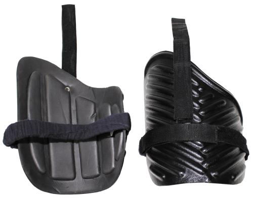 Artikelbild des Artikels “Brit. Oberschenkelschützer, aus Hartschale, gebr. “