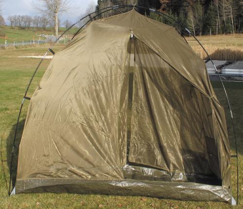Artikelbild des Artikels “Brit. Moskitonetz, Zeltform, oliv, Gestänge, gebr. “