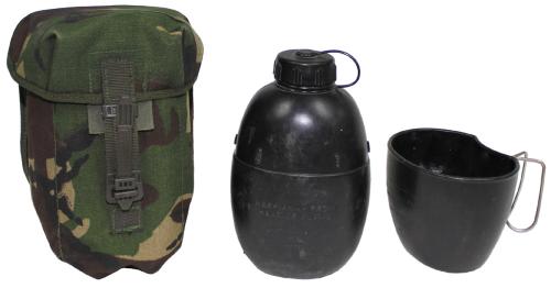 Artikelbild des Artikels “Brit. Feldflasche, schwarz, Becher, Tasche DPM tarn, gebr. “
