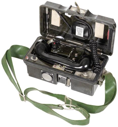 Artikelbild des Artikels “NVA Feldtelefon, neuw., mit Zubehör, im Koffer “