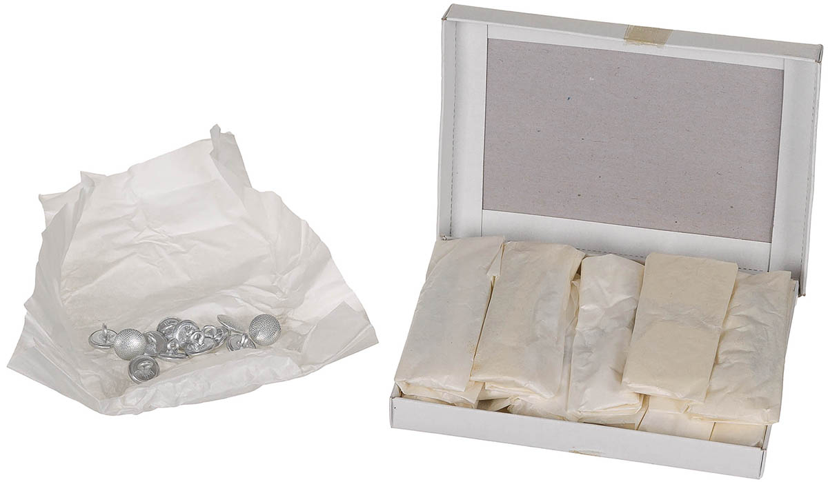 Artikelbild 1 des Artikels “Österr. Uniformknöpfe, silber, gekörnt, 13 mm, 144 St., neuw. “