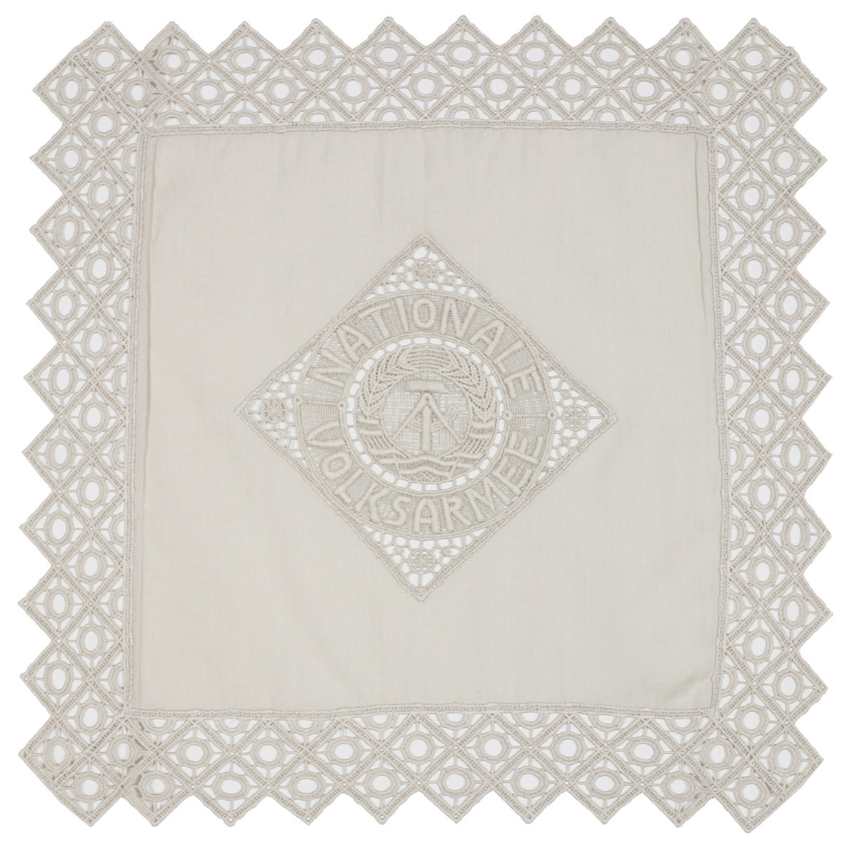 Artikelbild 1 des Artikels “NVA Reservistendeckchen, beige, 29 x 29 cm, neuw. “