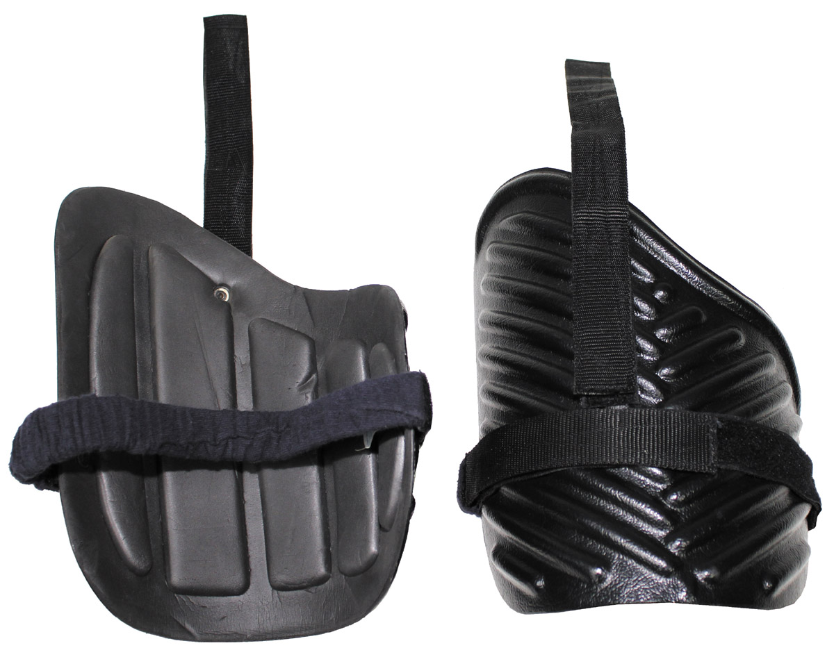 Artikelbild 1 des Artikels “Brit. Oberschenkelschützer, aus Hartschale, gebr. “