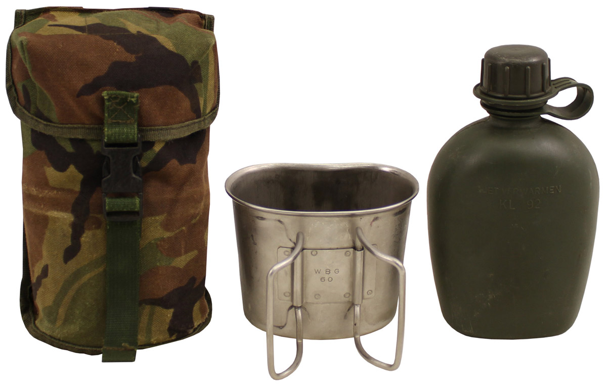 Artikelbild 1 des Artikels “Holl. Feldflasche, mit Tasche, NL tarn, Trinkbecher, gebr. “