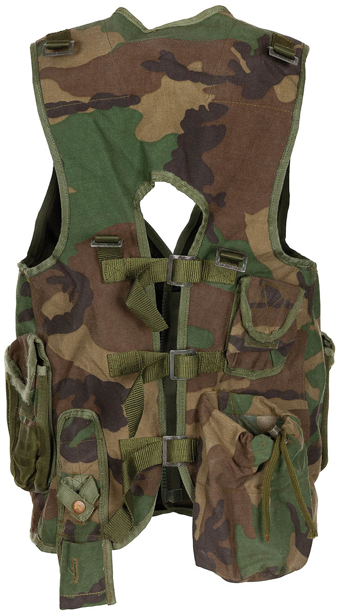 Product image 2 of the product “TR Tactical Vest, woodland, used ”
