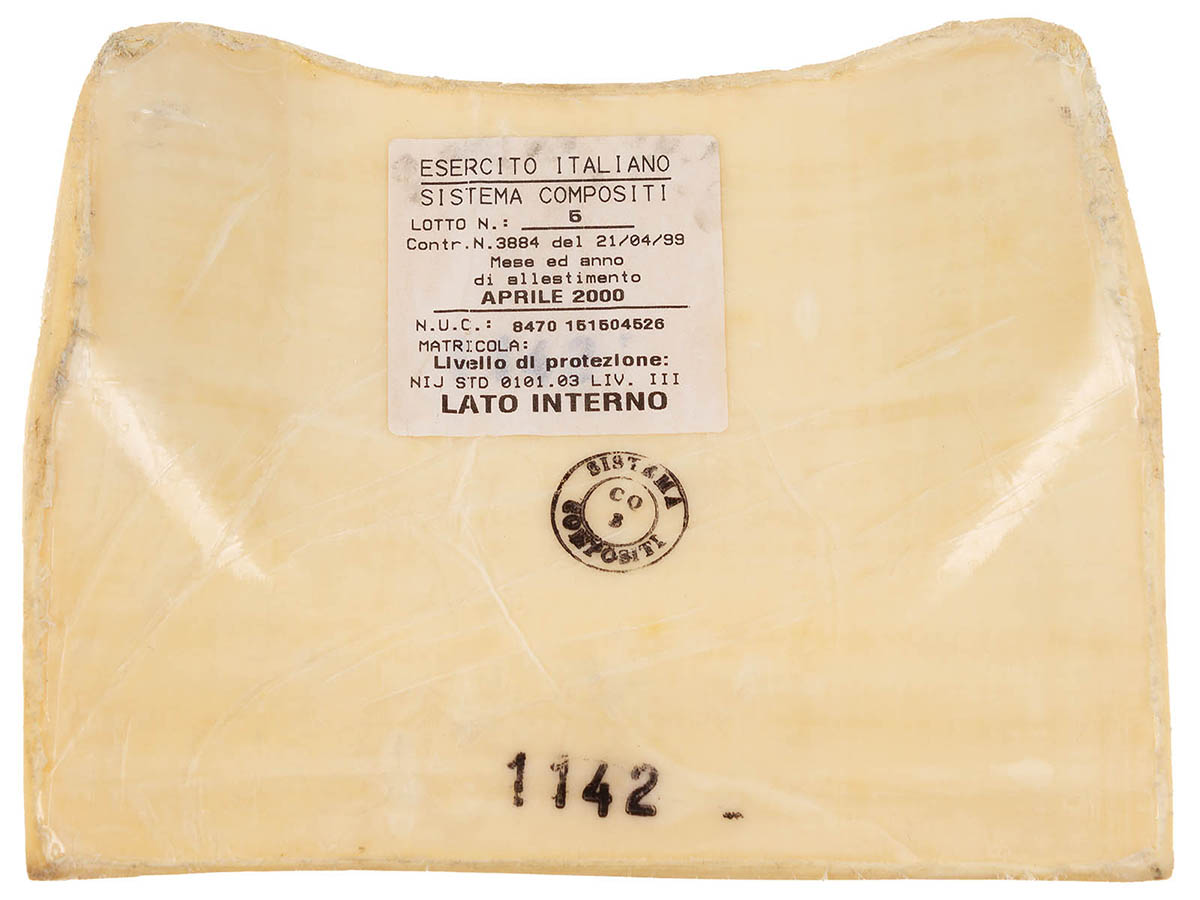 Artikelbild 2 des Artikels “Ital. Kevlarplatte, gebr., für Kragen (EXP.BESCHRÄNK.) “