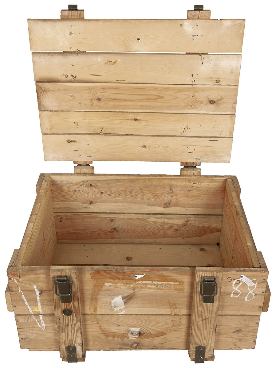 Artikelbild 2 des Artikels “Pol. Holzkiste, natur, gebr., Beschläge, Gr. 75 x 58 x 41 cm “