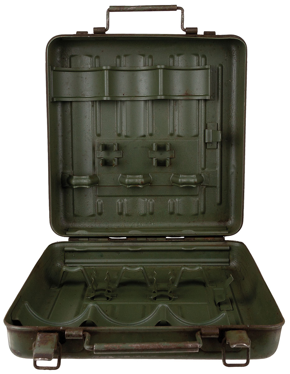 Artikelbild 2 des Artikels “Ital. Granatenkoffer, oliv, Metall, gebr. “