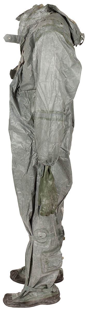 Product image 3 of the product “PL NBC Protective Suit, OD green, like new (EXP. RESTRICTIONS) ”