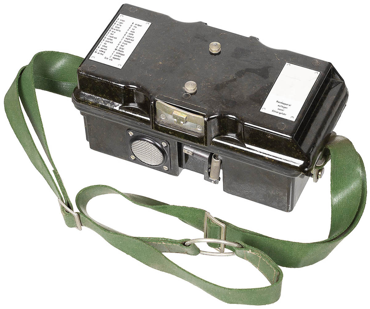 Artikelbild 3 des Artikels “NVA Feldtelefon, neuw., mit Zubehör, im Koffer “