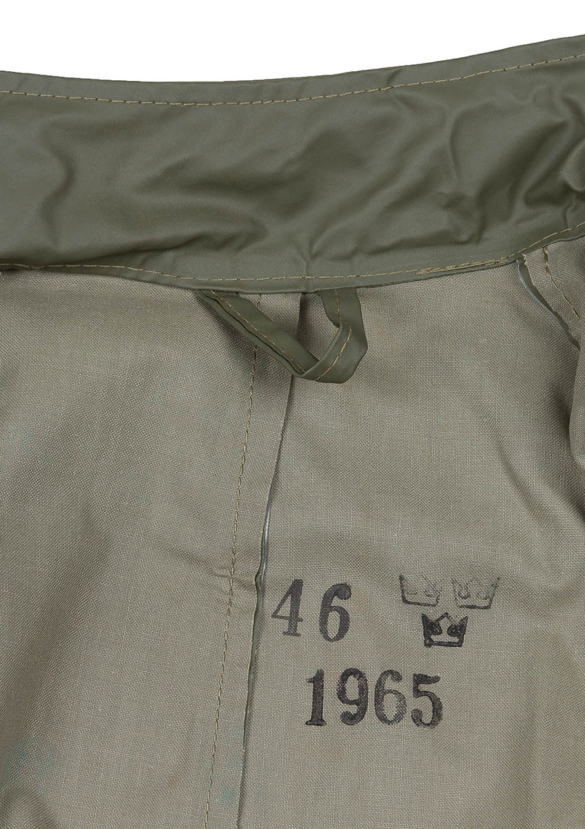 Artikelbild 4 des Artikels “Schwed. Regenmantel, oliv, neuw., mit Lagerspuren “